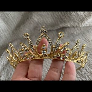 Women’s tiara/crown